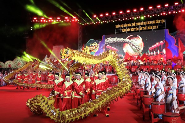 Tưng bừng Ngày hội VHTTDL các dân tộc vùng Tây Nguyên - Anh 11