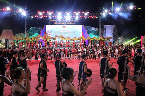 Tưng bừng Ngày hội VHTTDL các dân tộc vùng Tây Nguyên - Anh 18