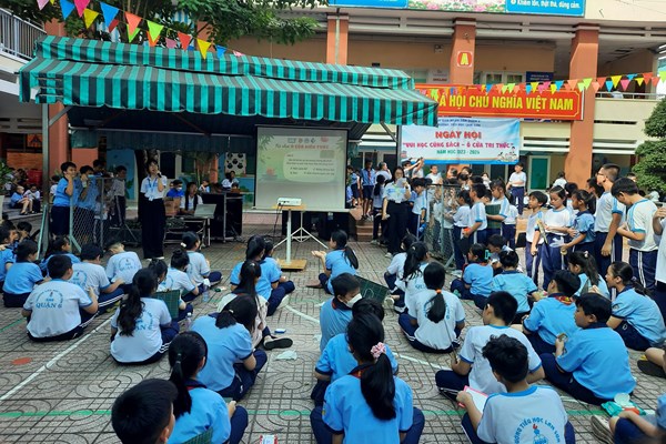Mô hình “Sách đi tìm người” tại TP.HCM:  Để thư viện không đơn thuần là một kho chứa sách - Anh 2
