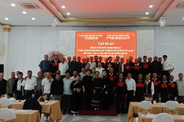 Phát huy bản sắc văn hóa góp phần đẩy lùi hủ tục lạc hậu - Anh 1