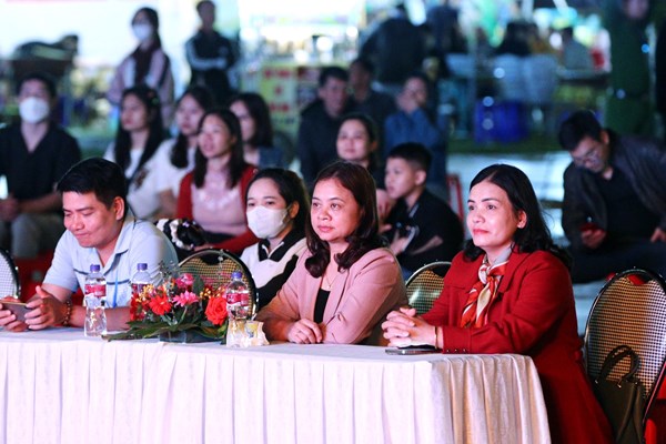 Đặc sắc chương trình Liên hoan văn nghệ quần chúng và trình diễn trang phục các dân tộc vùng Tây Nguyên - Anh 2