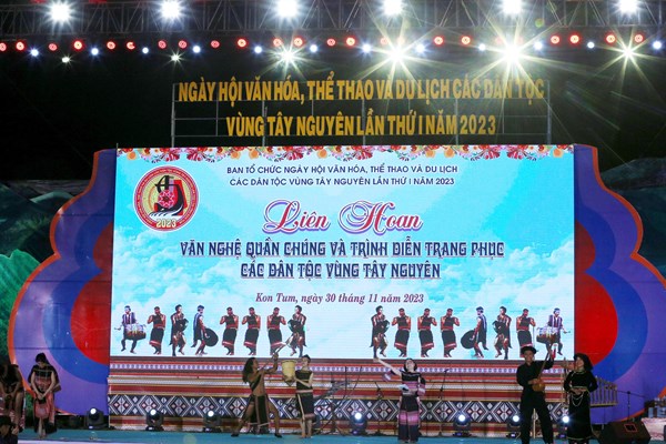 Đặc sắc chương trình Liên hoan văn nghệ quần chúng và trình diễn trang phục các dân tộc vùng Tây Nguyên - Anh 1