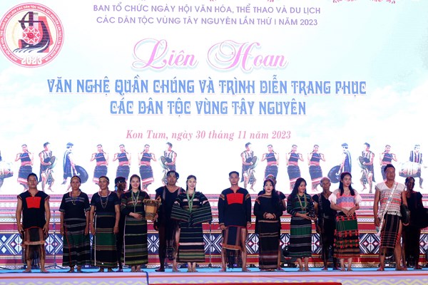 Đặc sắc chương trình Liên hoan văn nghệ quần chúng và trình diễn trang phục các dân tộc vùng Tây Nguyên - Anh 4