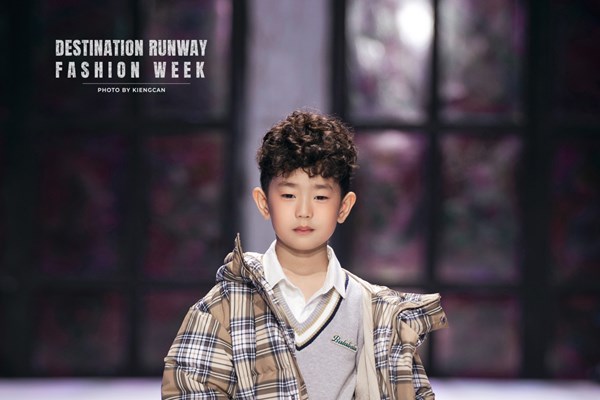 Model nhí Minh Triết càn quét sàn diễn thời trang trẻ em Việt Nam - Anh 1