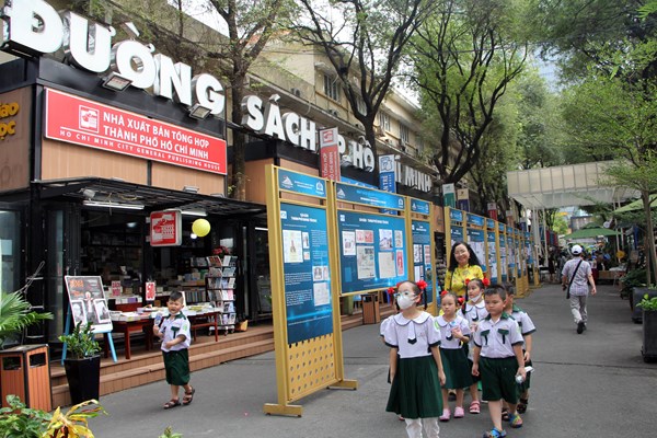Đường Sách là một trong 100 điều thú vị của TP.HCM - Anh 1