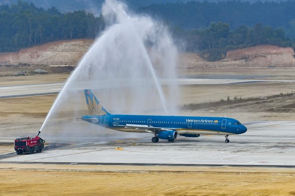 Sân bay Điện Biên lần đầu tiên trong lịch sử  đón  máy bay cỡ lớn - Anh 1