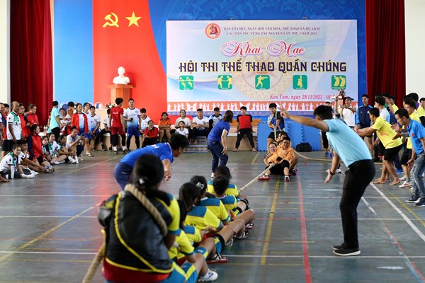 Sôi nổi Hội thi thể thao quần chúng các dân tộc vùng Tây Nguyên - Anh 5