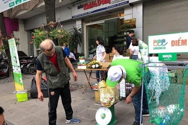 Cần trách nhiệm của cộng đồng trong phân loại, tái chế rác thải ở Hà Nội - Anh 2