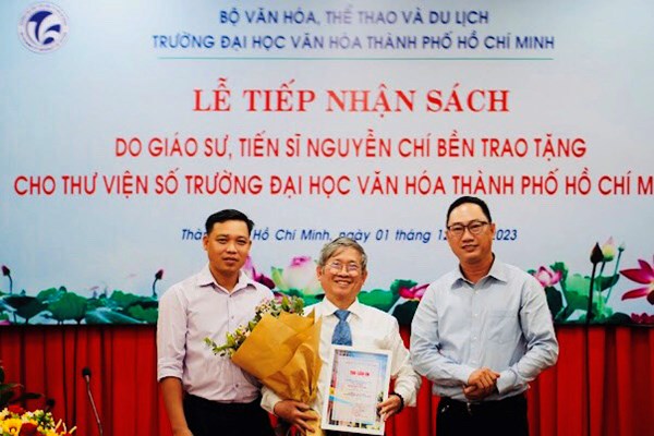 Trường ĐH Văn hóa TP.HCM tiếp nhận sách cho Thư viện số - Anh 2