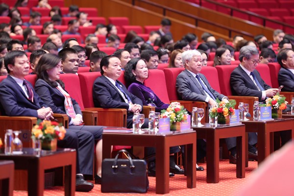 Bế mạc Đại hội XIII Công đoàn Việt Nam: Đổi mới tổ chức và hoạt động Công đoàn - Anh 1