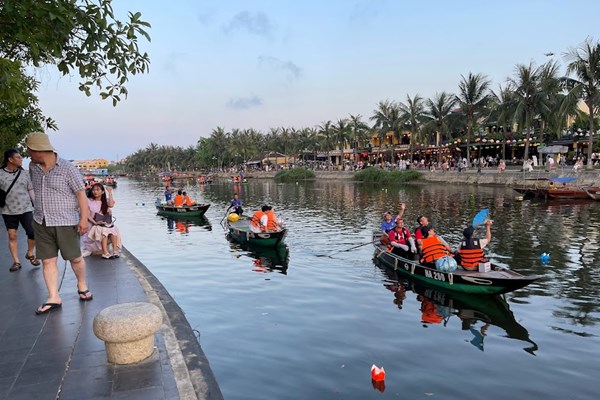 Nâng cao chất lượng dịch vụ ghe bơi du lịch sông Hoài - Anh 1