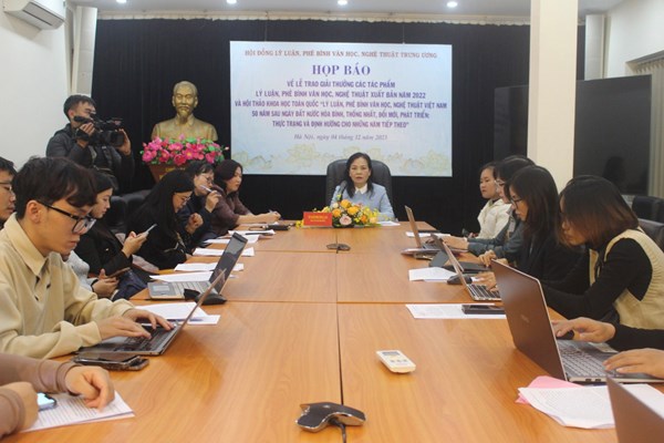19 tác phẩm được tặng thưởng về lý luận, phê bình văn học, nghệ thuật xuất bản năm 2022 - Anh 1