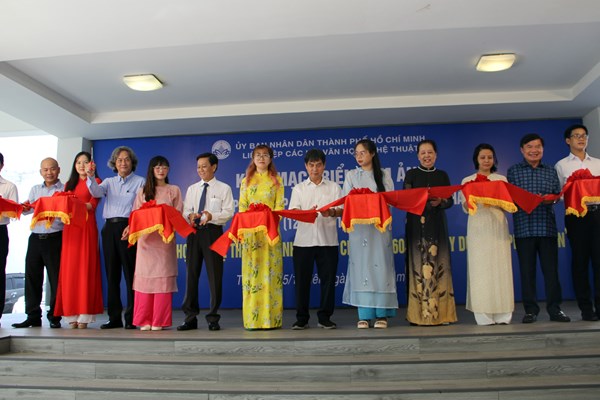 Triển lãm 500 hình ảnh về văn học nghệ thuật TP.HCM - Anh 1