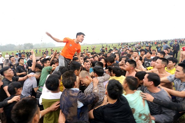 Bộ tiêu chí về môi trường văn hóa trong lễ hội truyền thống: Đẩy lùi hủ tục, hành vi phản cảm, bạo lực - Anh 1