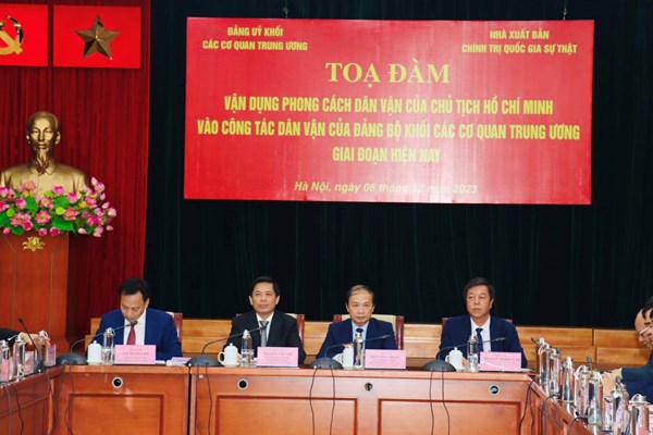 Vận dụng phong cách dân vận của Chủ tịch Hồ Chí Minh vào công tác dân vận - Anh 1