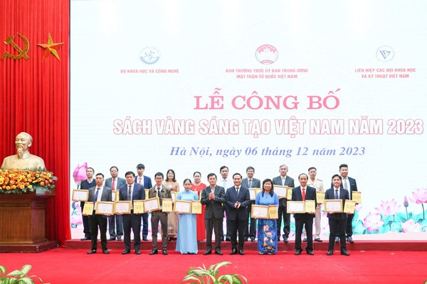 Công trình “Thơ văn trên kiến trúc cung đình Huế” được ghi danh Sách vàng Sáng tạo Việt Nam - Anh 2