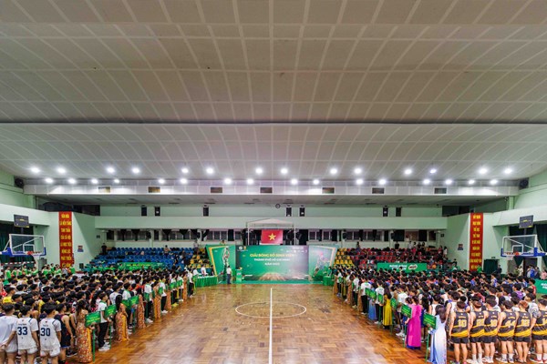 Hon 1.000 VDV tranh tai tai Giai Bong ro sinh vien TP.HCM 2023 - Anh 1