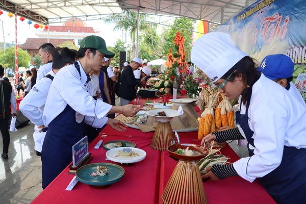 Kon Tum: Độc đáo hội thi “Ẩm thực dược liệu – Tinh hoa núi rừng” - Anh 9