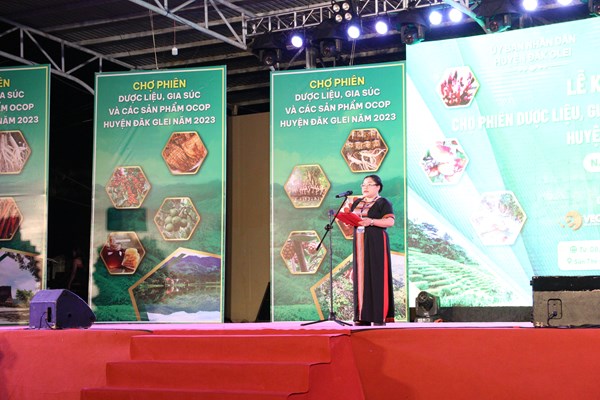 Kon Tum: Chợ phiên dược liệu - gia súc vùng biên - Anh 2