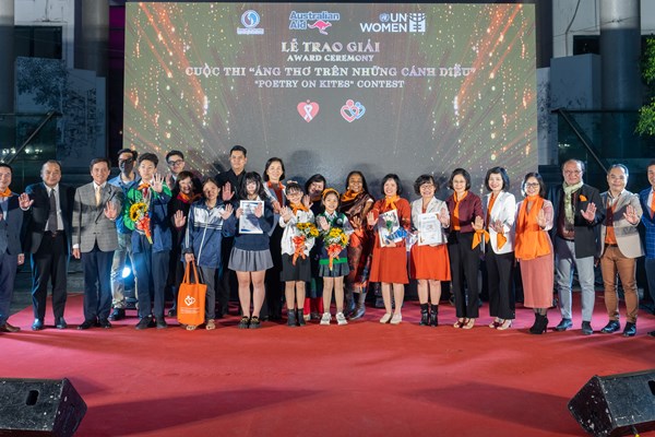 Trao giải Cuộc thi sáng tác thơ, ca khúc đầu tiên về bình đẳng giới - Anh 8