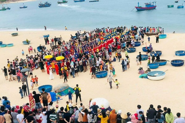 Văn hóa biển, đảo “miền đất Võ” - Bài 1: Tiềm năng phát triển du lịch bền vững - Anh 1