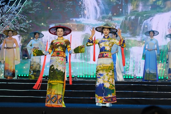 BST “Xứ sở Thần tiên - Non nước Cao Bằng” tỏa sáng giữa lòng Hà Nội - Anh 5