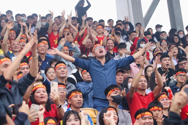 3.000 CĐV cổ vũ trận chung kết Giải bóng đá học sinh THPT - Anh 1