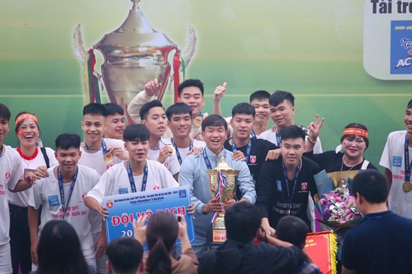 3.000 CĐV cổ vũ trận chung kết Giải bóng đá học sinh THPT - Anh 3