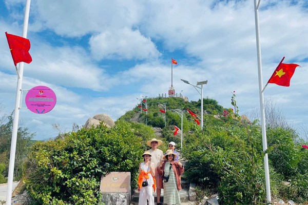 Văn hóa biển, đảo “miền đất Võ” (Bài 3): Chiến lược phát triển bền vững kinh tế, du lịch biển, đảo - Anh 1