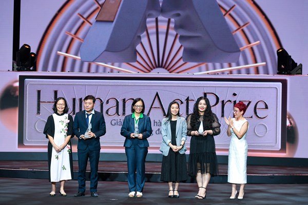 Trao giải Giải thưởng hành động vì cộng đồng Human Act Prize 2023: Lan toả những điều tốt đẹp - Anh 3