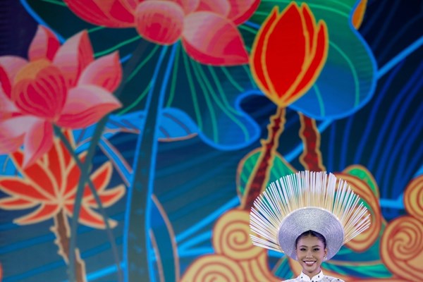 Trình làng bộ sưu tập áo dài vẽ tay Cổ Linh - Anh 3