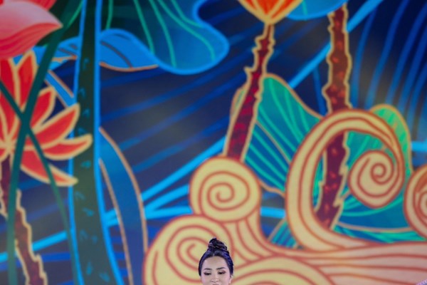 Trình làng bộ sưu tập áo dài vẽ tay Cổ Linh - Anh 2