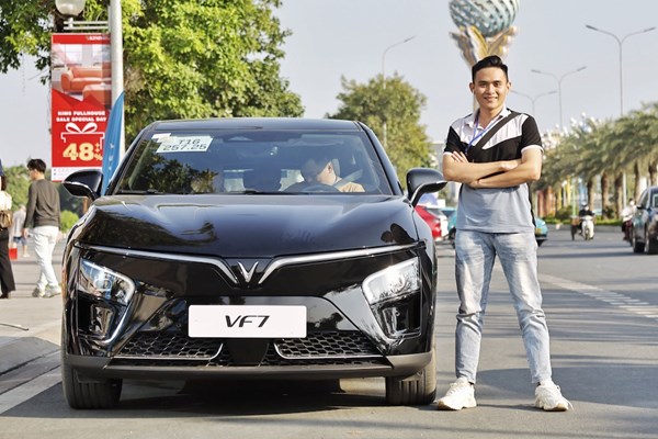 Sở hữu loạt đặc tính đáng tiền, VF 7 hút nhiều khách “chốt đơn” ngay lần đầu lái thử - Anh 3