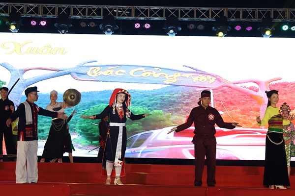 Thanh Hóa: Bảo tồn và phát triển ngôn ngữ, trang phục, nghề truyền thống của các dân tộc thiểu số - Anh 1