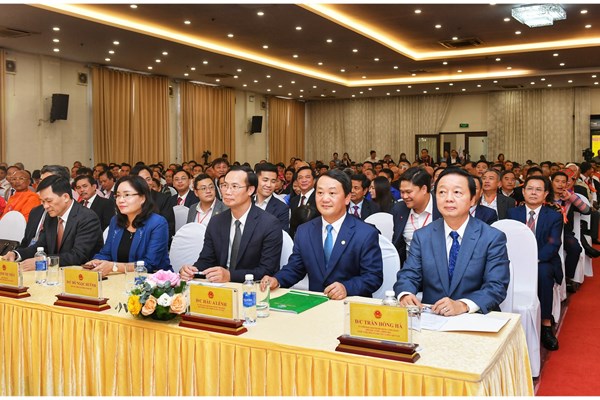 Hội nghị biểu dương, tôn vinh điển hình tiên tiến là người có uy tín trong đồng bào dân tộc thiểu số toàn quốc - Anh 2