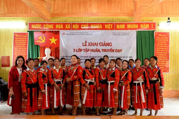 Truyền dạy dân ca, dân vũ, dân nhạc của dân tộc Pà Thẻn - Anh 1