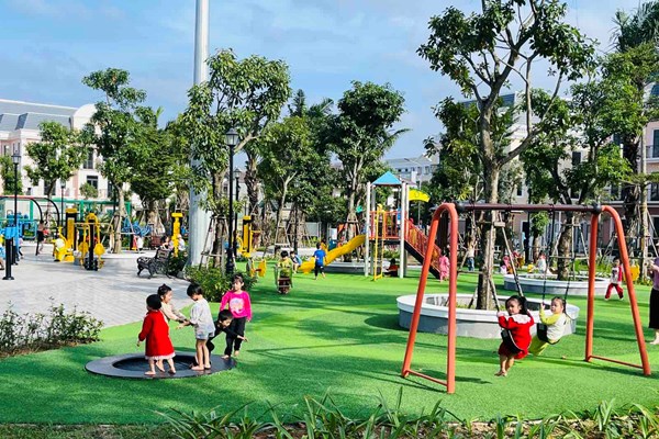 “Ngày hội Sức sống Trung tâm” Vincom Shophouse Royal Park Quảng Trị lan toả không khí rộn ràng, nhộn nhịp - Anh 5