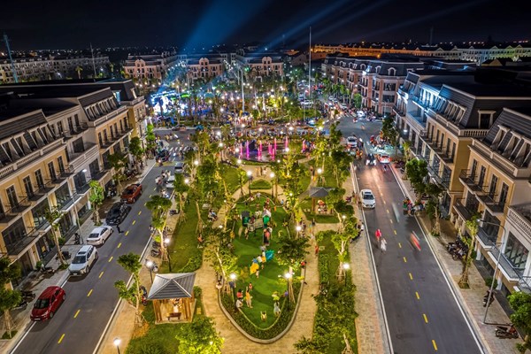 “Ngày hội Sức sống Trung tâm” Vincom Shophouse Royal Park Quảng Trị lan toả không khí rộn ràng, nhộn nhịp - Anh 6