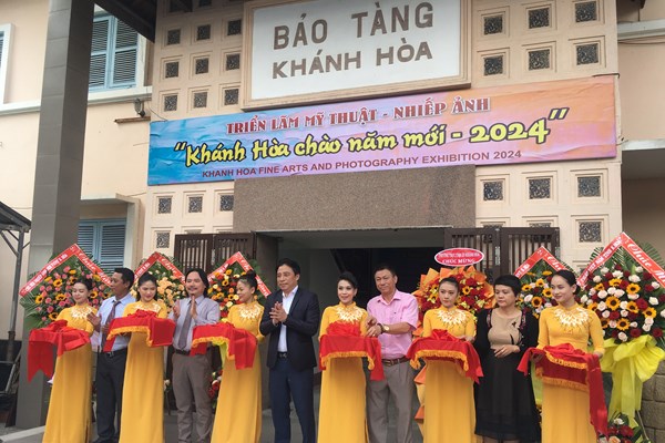 Khánh Hòa: Triển lãm Mỹ thuật - Nhiếp ảnh chào năm mới 2024 - Anh 1