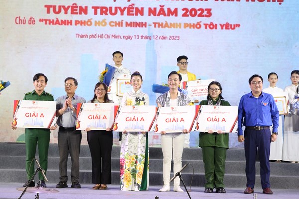Trao giải Liên hoan Ban nhạc, các nhóm văn nghệ tuyên truyền TP.HCM năm 2023 - Anh 1
