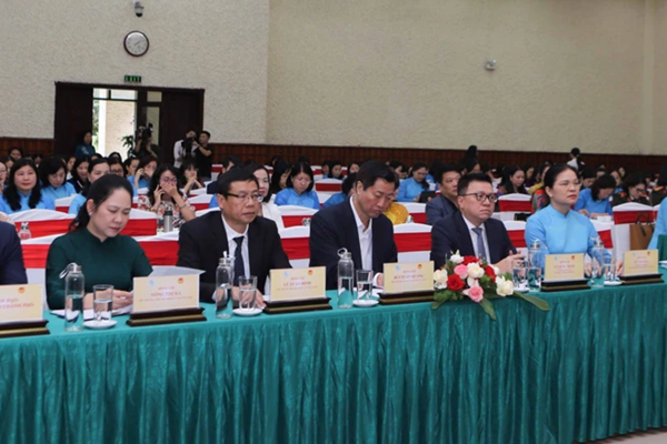 Phát huy hơn nữa vai trò của phụ nữ trong xây dựng nền văn hoá tiên tiến, đậm đà bản sắc dân tộc - Anh 3