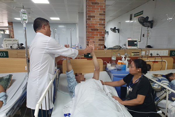 Giám đốc Trung tâm Chống độc đề nghị khẩn cấp cấm sản xuất và lưu hành thuốc lá thế hệ mới - Anh 2