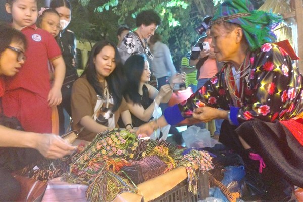 Rộn ràng, sôi động Tuần Văn hóa, du lịch Điện Biên tại Hà Nội - Anh 5