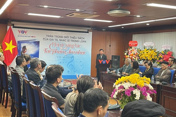 Ra mắt sách 