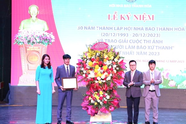 Xây dựng môi trường văn hóa trong các cơ quan báo chí xứ Thanh - Anh 3