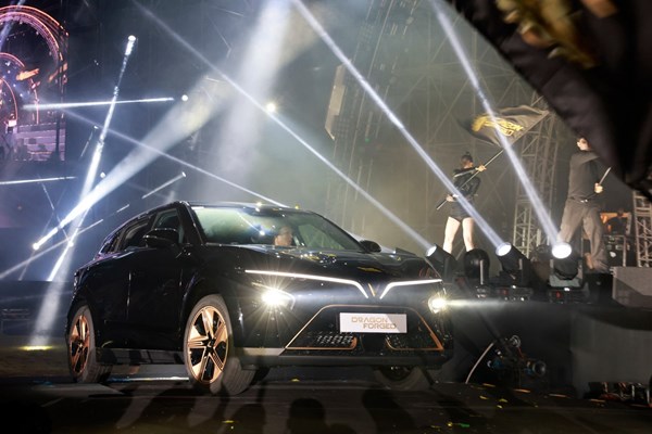 Maroon 5 và dàn sao Việt mang tới “cơn địa chấn” cảm xúc trong đêm 8Wonder Winter Festival - Anh 20