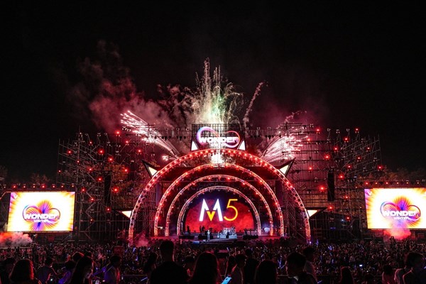 Maroon 5 và dàn sao Việt mang tới “cơn địa chấn” cảm xúc trong đêm 8Wonder Winter Festival - Anh 11