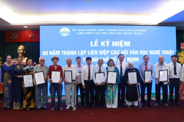 Lễ kỷ niệm 60 năm thành lập Liên hiệp các hội VHNT TP.HCM - Anh 3
