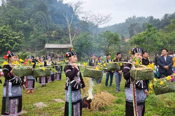 Vui Tết cơm mới với người Lự - Anh 2