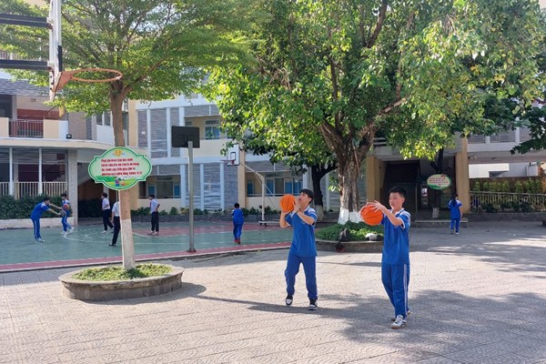 Giảm thiểu rác thải trong trường học: Hành động nhỏ, ý nghĩa lớn - Anh 2
